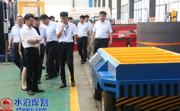 AGV機(jī)器人持續(xù)火熱，新領(lǐng)域帶來(lái)發(fā)展新機(jī)遇，水泊焊割自主研發(fā)的AGV小車(chē)